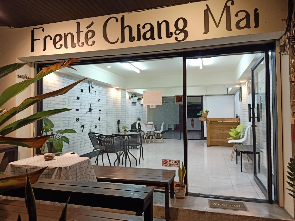 Hotel FrenTé Chiang Mai Esterno foto