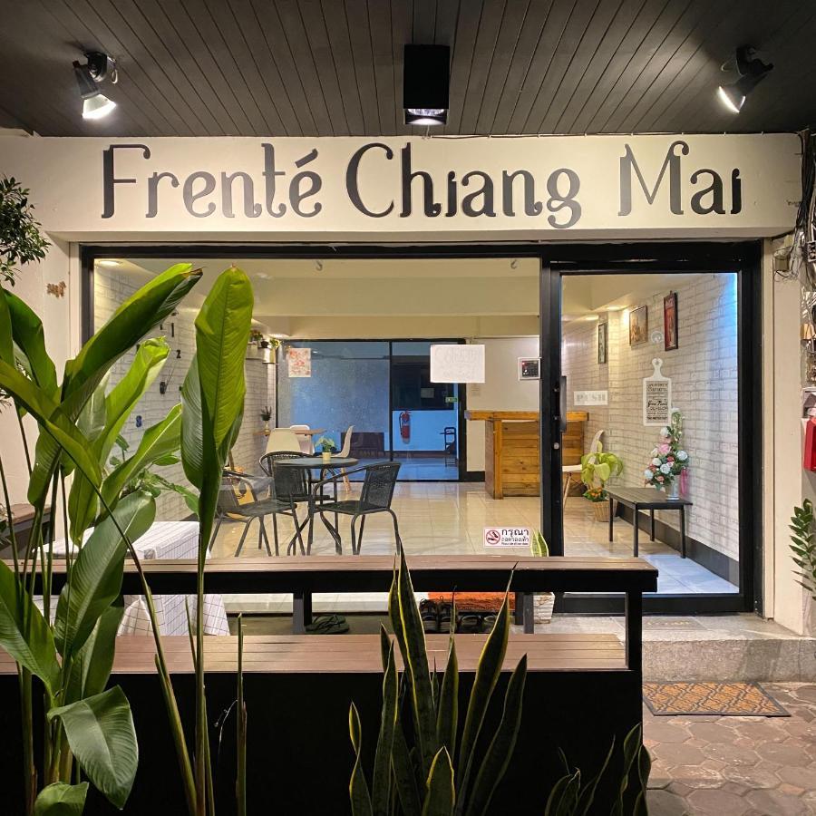 Hotel FrenTé Chiang Mai Esterno foto